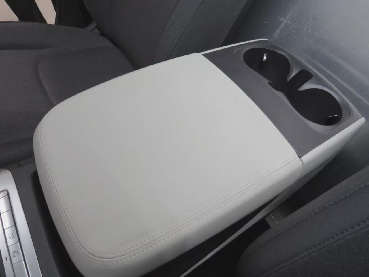 2024 Kia Carnival LX (**RARE!!**GREAT WORK VAN!!**CUSTOM SHELVING UNIT INSTALLED INSIDE!!**ORANGE BECON LIGHT ON ROOF!!**LOW KM!!**ALLOY RIMS**DIGITAL TOUCHSCREEN**REVERSE CAMERA**LANE ASSIST**USB/AUX**ELECTRIC PARKING BRAKE**CRUISE CONTROL**BLUETOOTH**) Photo