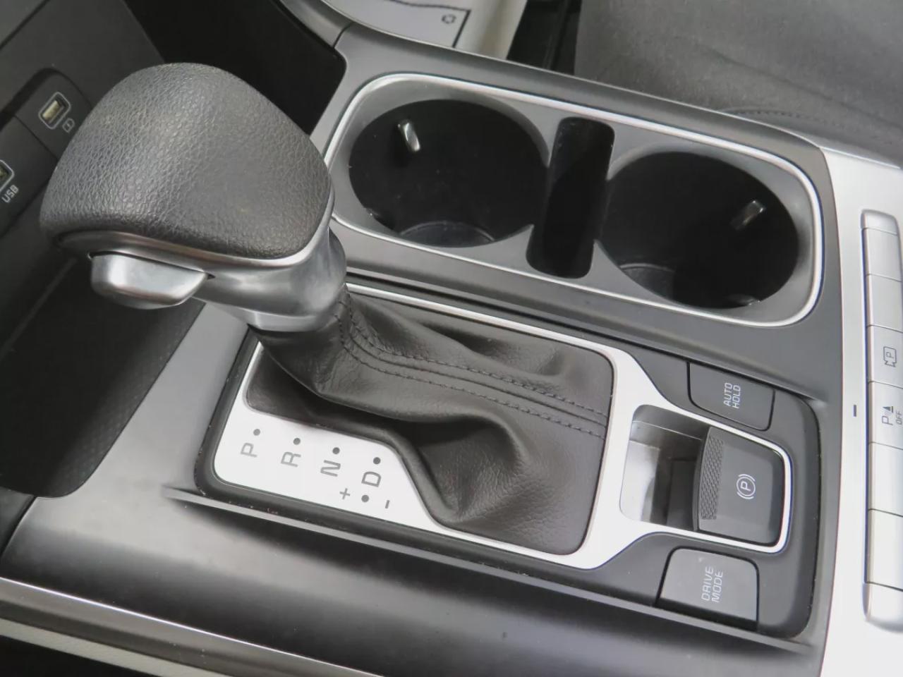 2024 Kia Carnival LX (**RARE!!**GREAT WORK VAN!!**CUSTOM SHELVING UNIT INSTALLED INSIDE!!**ORANGE BECON LIGHT ON ROOF!!**LOW KM!!**ALLOY RIMS**DIGITAL TOUCHSCREEN**REVERSE CAMERA**LANE ASSIST**USB/AUX**ELECTRIC PARKING BRAKE**CRUISE CONTROL**BLUETOOTH**) Photo