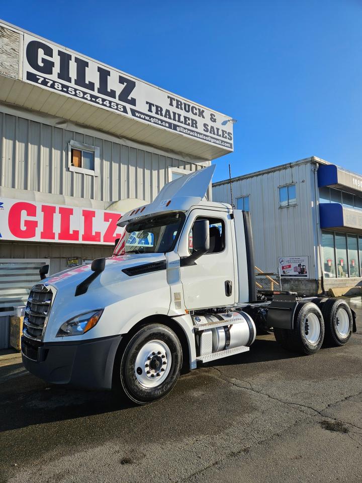 <p><strong>2020 FREIGHTLINER DAY CAB T12664ST</strong></p><p><strong>600,694 KM</strong></p><p><strong>SPECS:</strong></p><p><strong>DD13 | 435 HP</strong></p><p><strong>DT 12 | AUTOMATIC TRANSMISSION</strong></p><p><strong>12,000 LB FRONT AXLE</strong></p><p><strong>40,000 LB REAR AXLE</strong></p><p><strong>178 WHEELBASE&nbsp;</strong></p><p><strong>3.08 RATIO</strong></p>