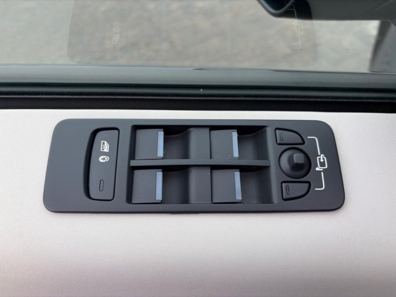 2022 Land Rover Discovery Sport 247hp SE  - Leather Seats Photo