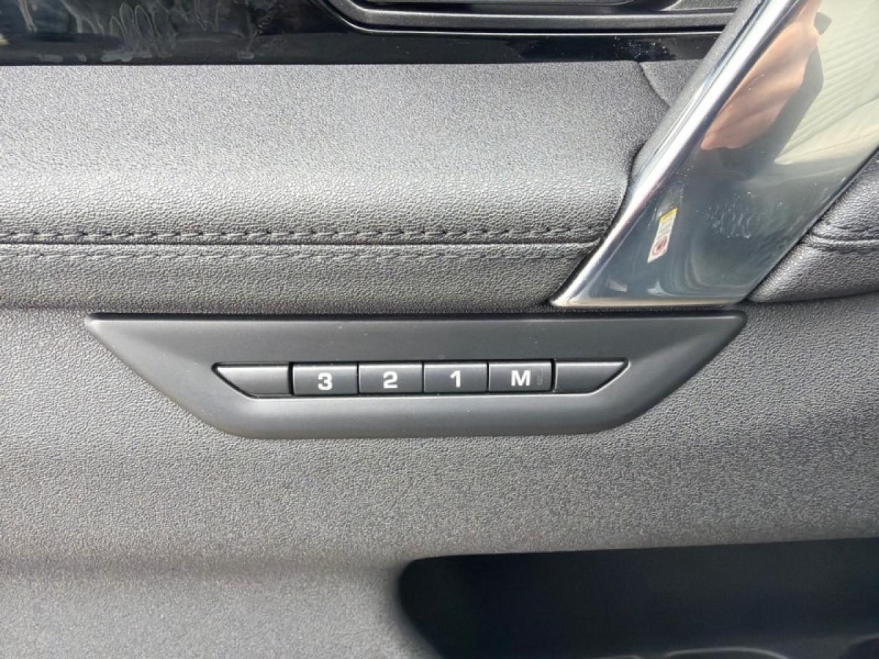 2022 Land Rover Discovery Sport 247hp SE  - Leather Seats Photo