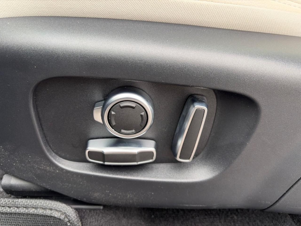 2022 Land Rover Discovery Sport 247hp SE  - Leather Seats Photo