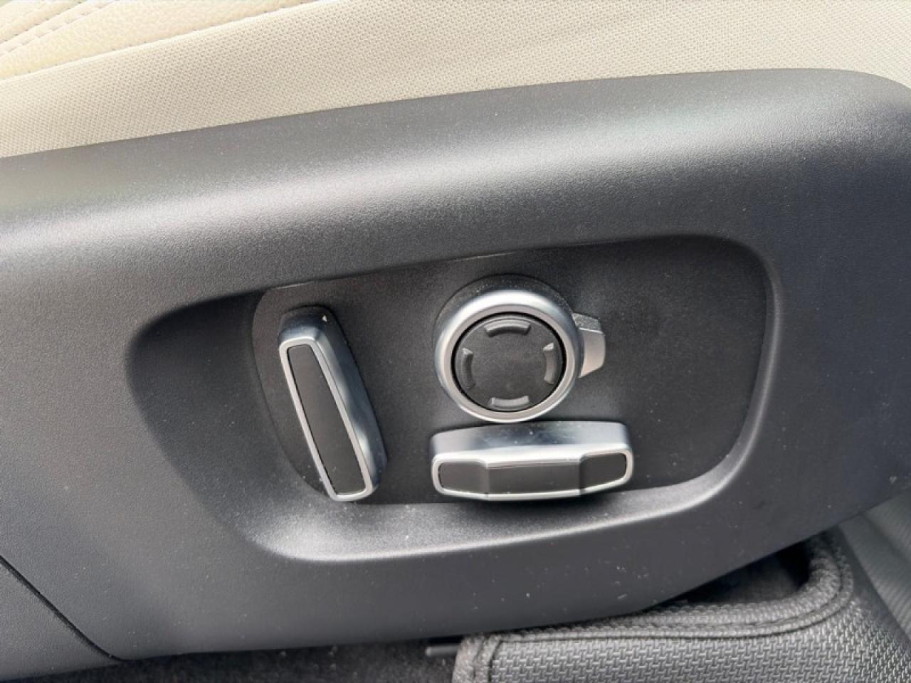 2022 Land Rover Discovery Sport 247hp SE  - Leather Seats Photo