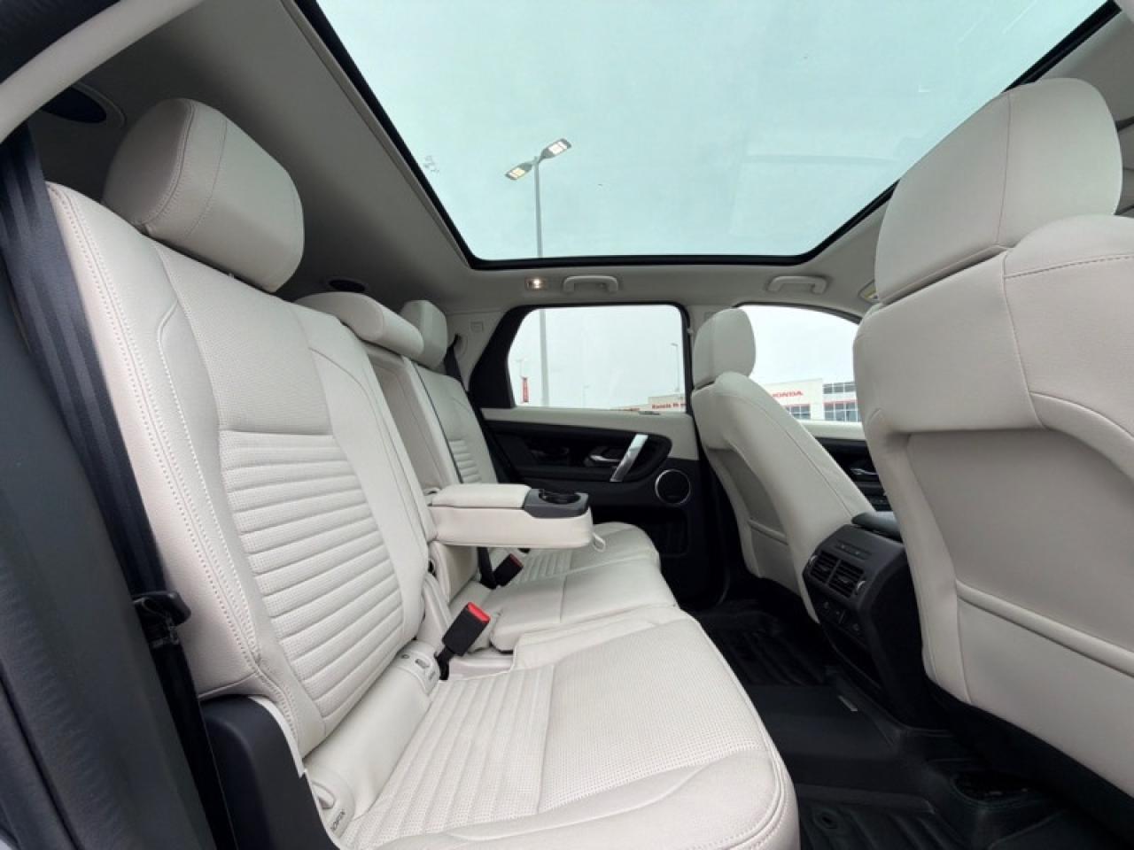 2022 Land Rover Discovery Sport 247hp SE  - Leather Seats Photo