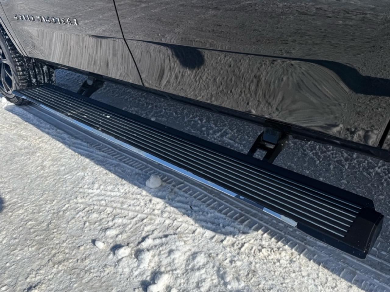 2023 Jeep Grand Wagoneer SERIES II OBSIDIAN Photo