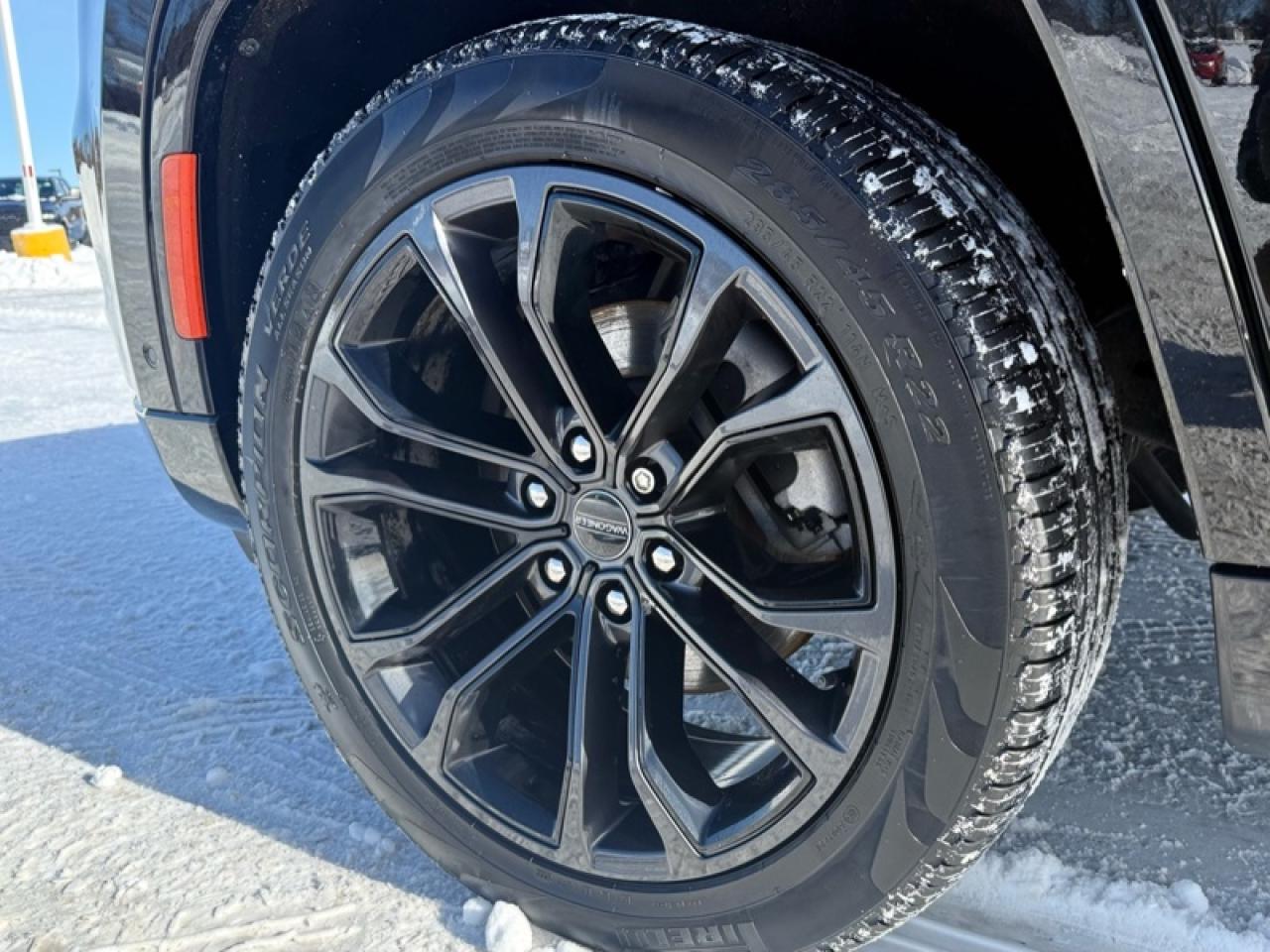 2023 Jeep Grand Wagoneer SERIES II OBSIDIAN Photo