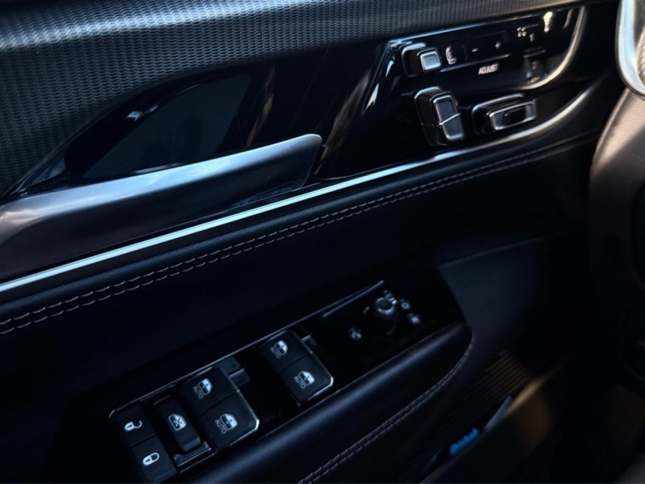 2023 Jeep Grand Wagoneer SERIES II OBSIDIAN Photo