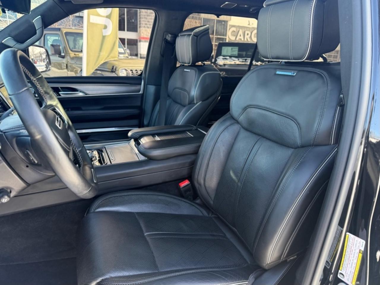 2023 Jeep Grand Wagoneer SERIES II OBSIDIAN Photo