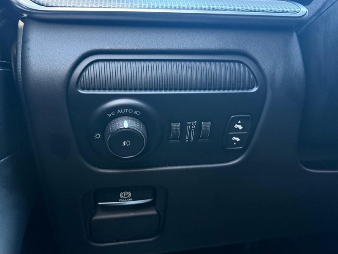 2023 Jeep Grand Wagoneer SERIES II OBSIDIAN Photo