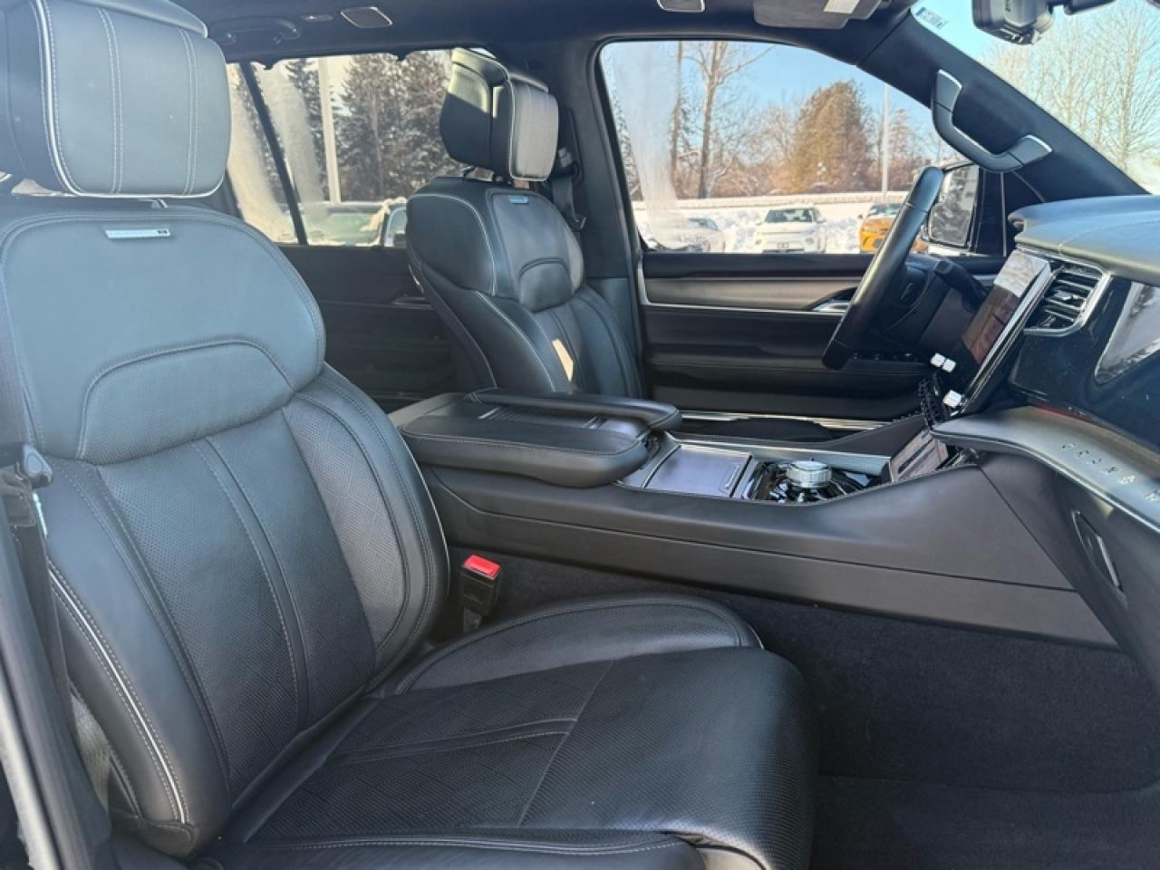 2023 Jeep Grand Wagoneer SERIES II OBSIDIAN Photo