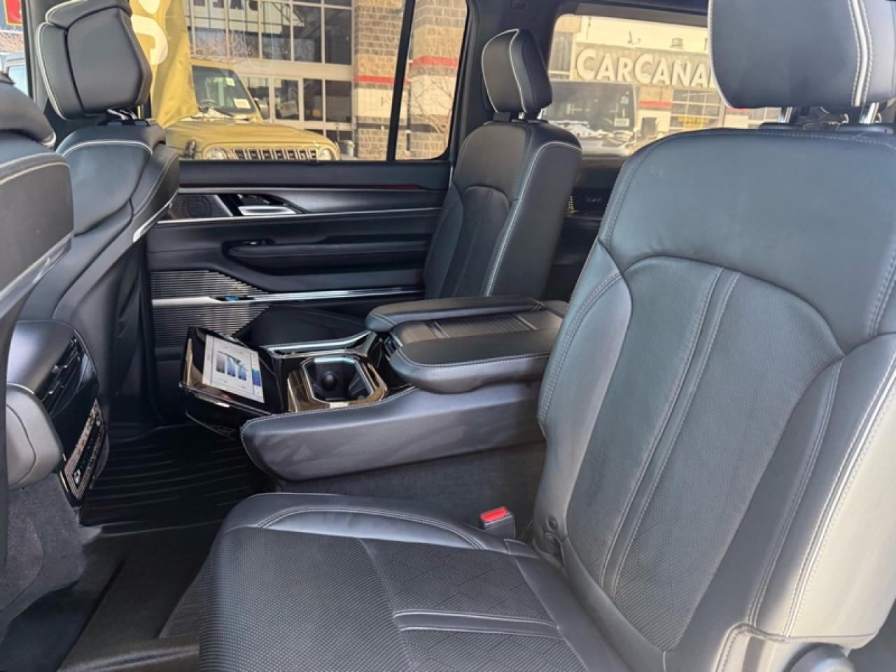 2023 Jeep Grand Wagoneer SERIES II OBSIDIAN Photo