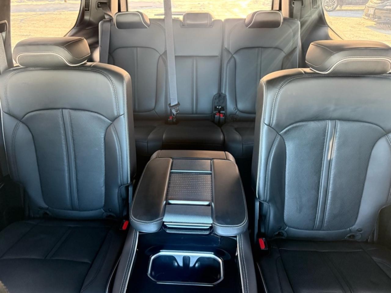 2023 Jeep Grand Wagoneer SERIES II OBSIDIAN Photo