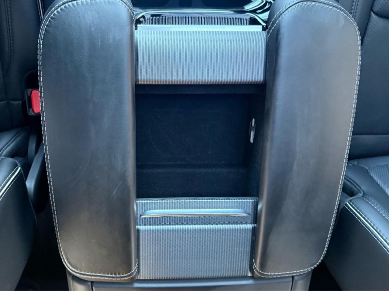 2023 Jeep Grand Wagoneer SERIES II OBSIDIAN Photo