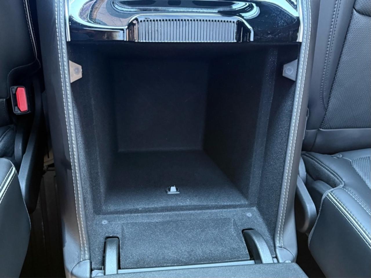 2023 Jeep Grand Wagoneer SERIES II OBSIDIAN Photo