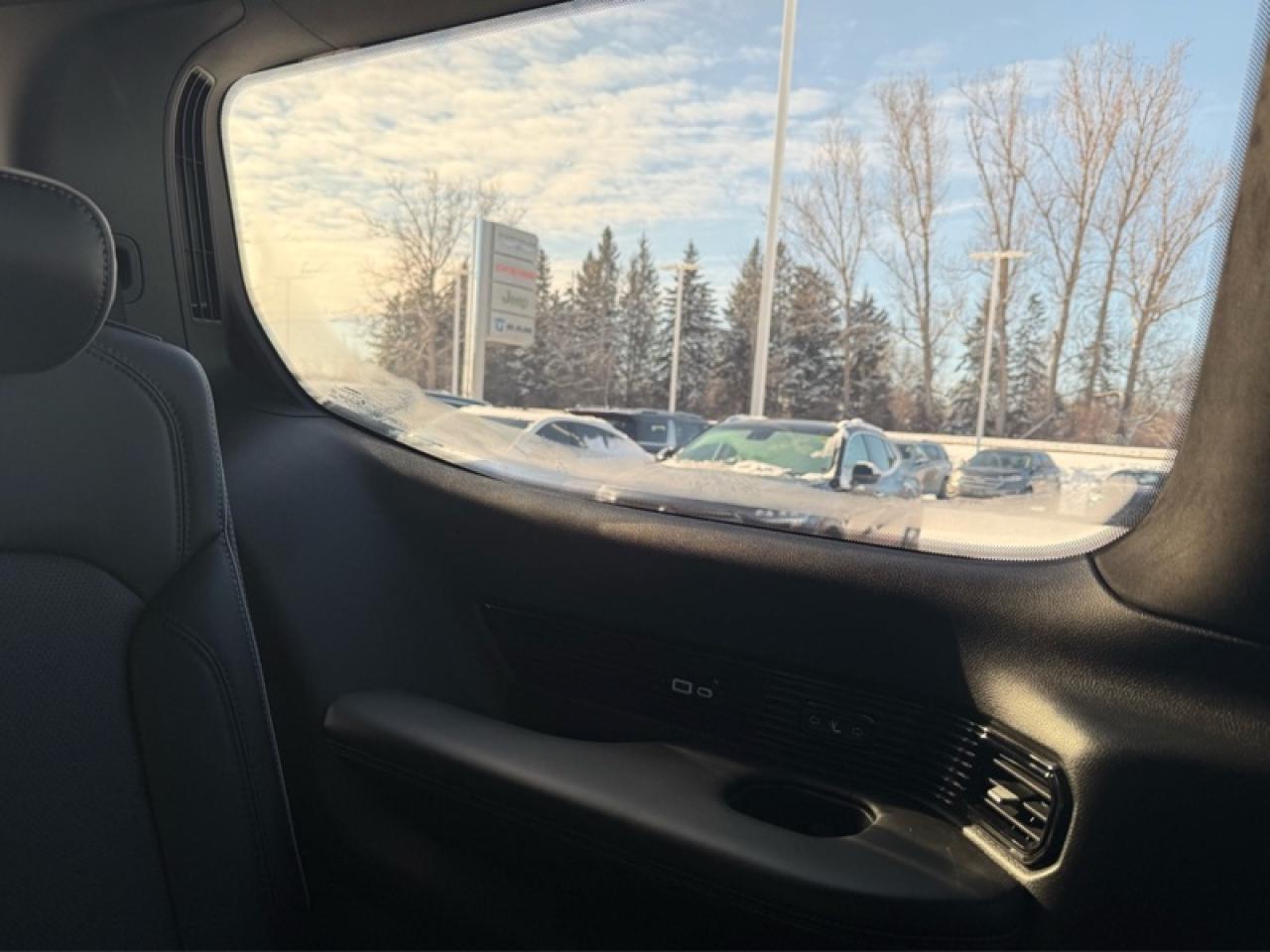 2023 Jeep Grand Wagoneer SERIES II OBSIDIAN Photo