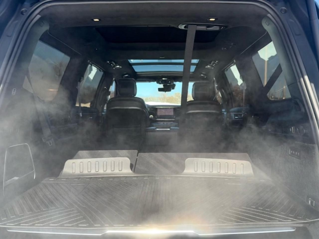 2023 Jeep Grand Wagoneer SERIES II OBSIDIAN Photo