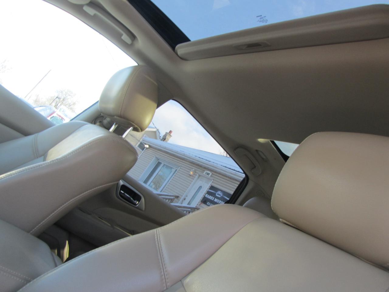 2014 Nissan Pathfinder 4WD 4DR SL Photo