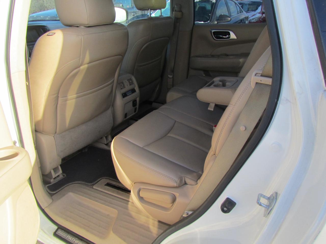 2014 Nissan Pathfinder 4WD 4DR SL Photo