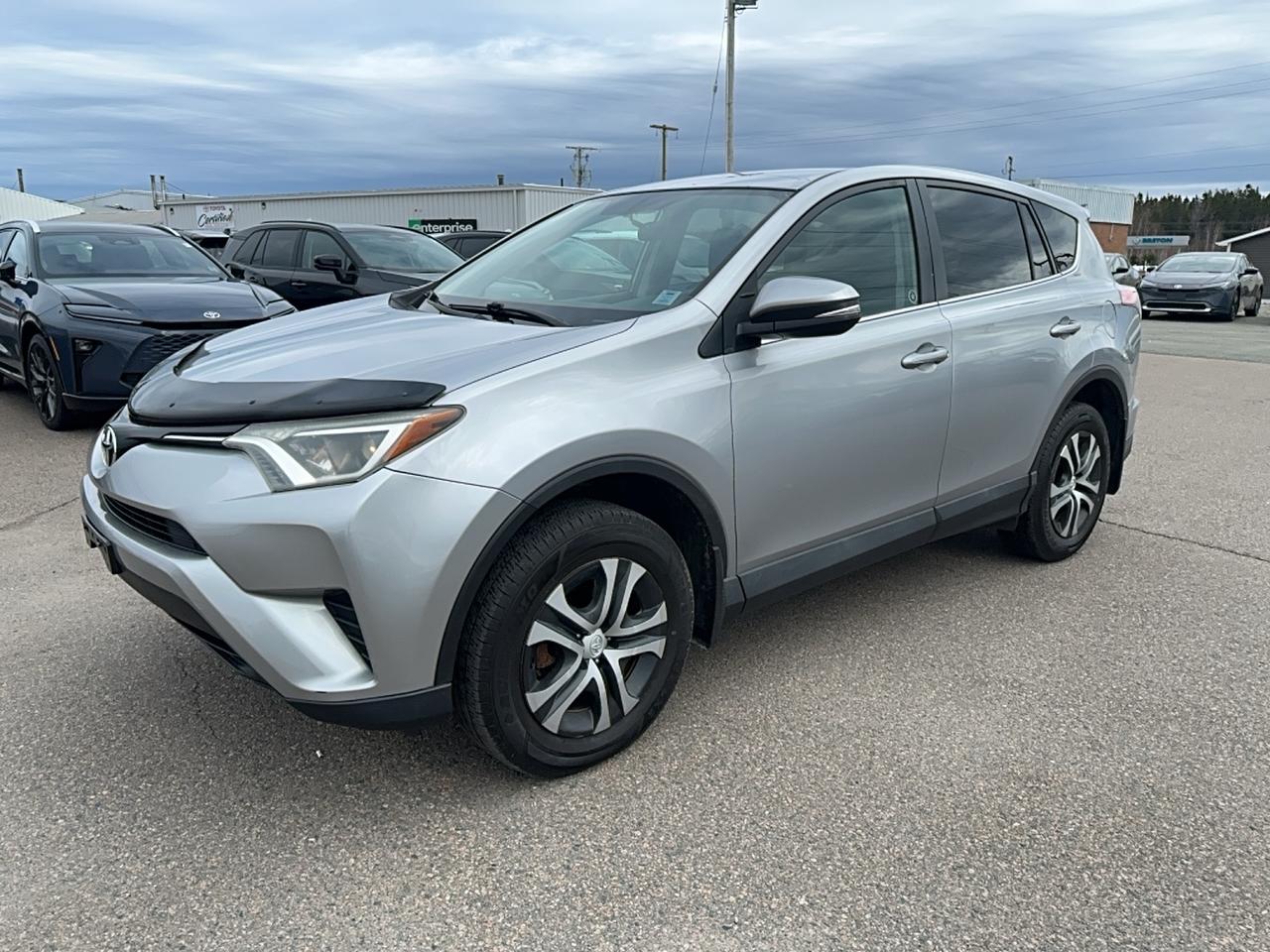 2016 Toyota RAV4 FWD 4dr LE Photo0