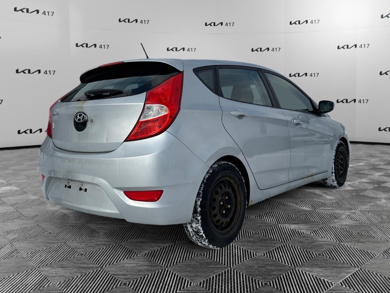 2012 Hyundai Accent 5DR HB AUTO GL Photo