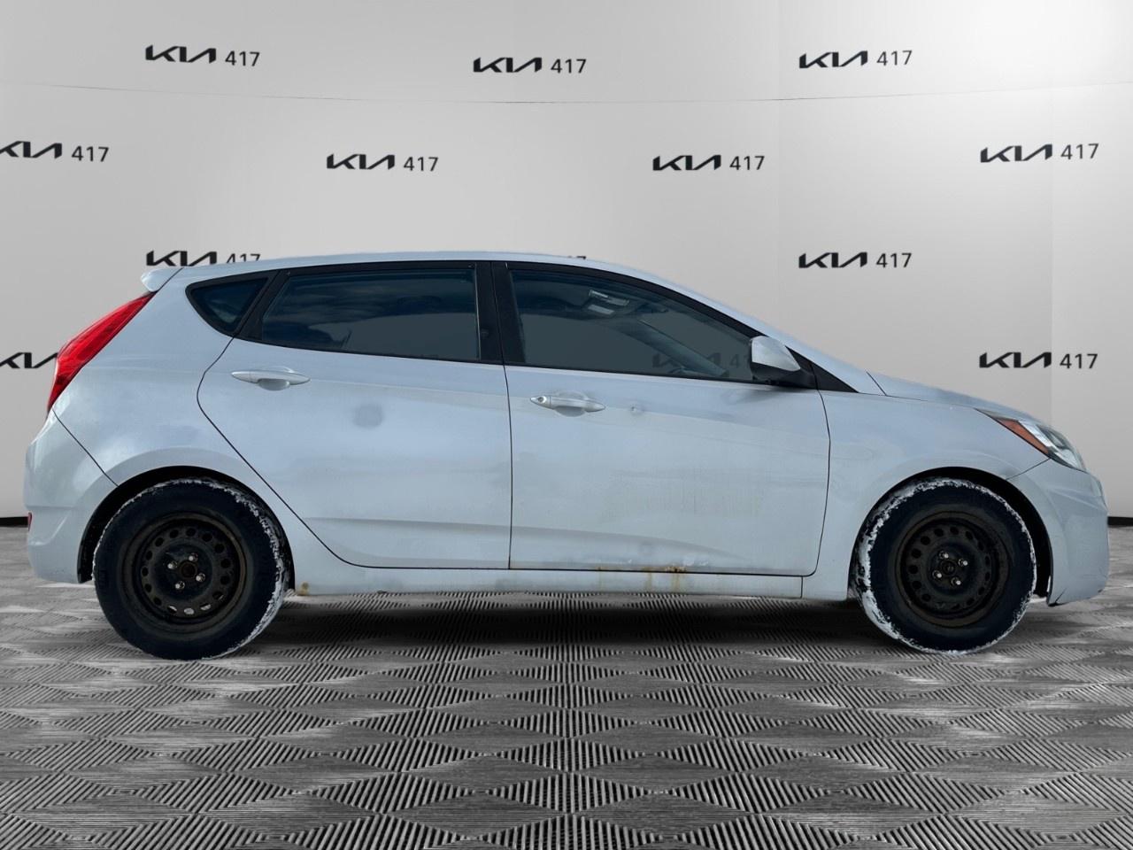 2012 Hyundai Accent 5DR HB AUTO GL Photo