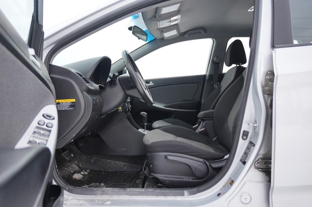 2012 Hyundai Accent 5DR HB AUTO GL Photo