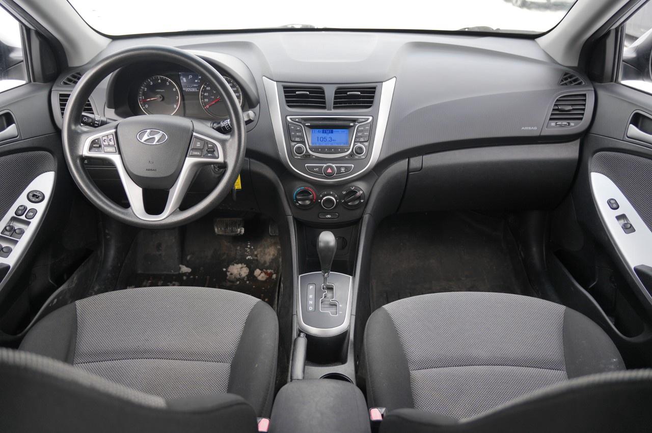 2012 Hyundai Accent 5DR HB AUTO GL Photo
