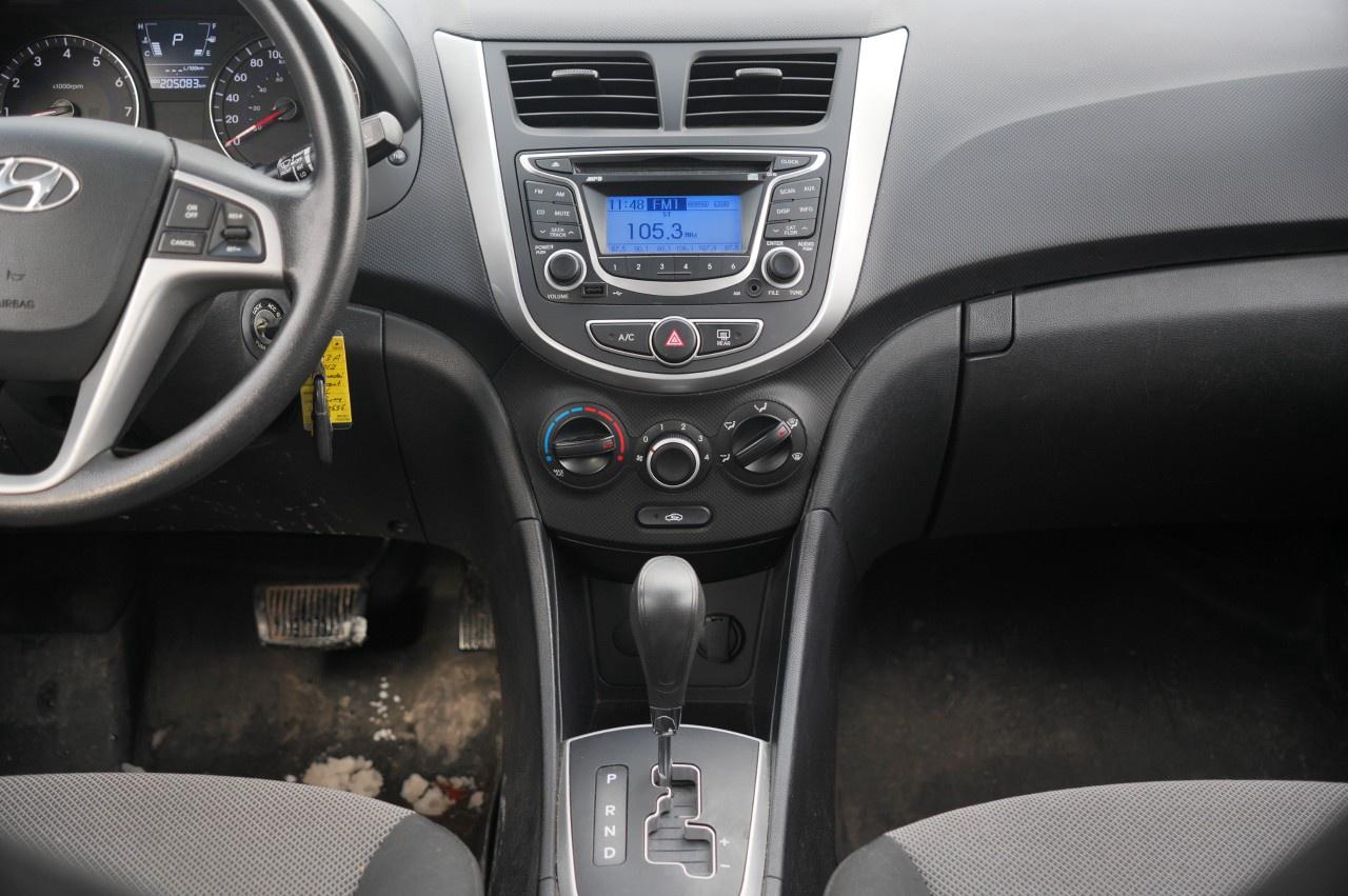 2012 Hyundai Accent 5DR HB AUTO GL Photo