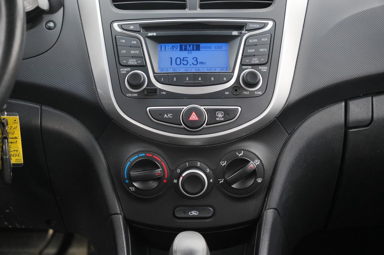2012 Hyundai Accent 5DR HB AUTO GL Photo