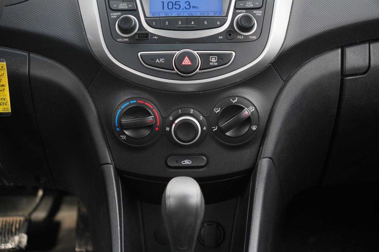 2012 Hyundai Accent 5DR HB AUTO GL Photo