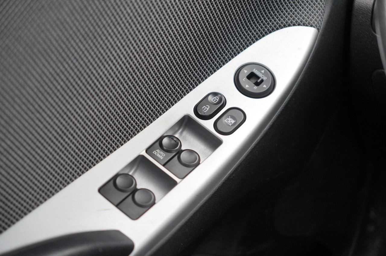 2012 Hyundai Accent 5DR HB AUTO GL Photo