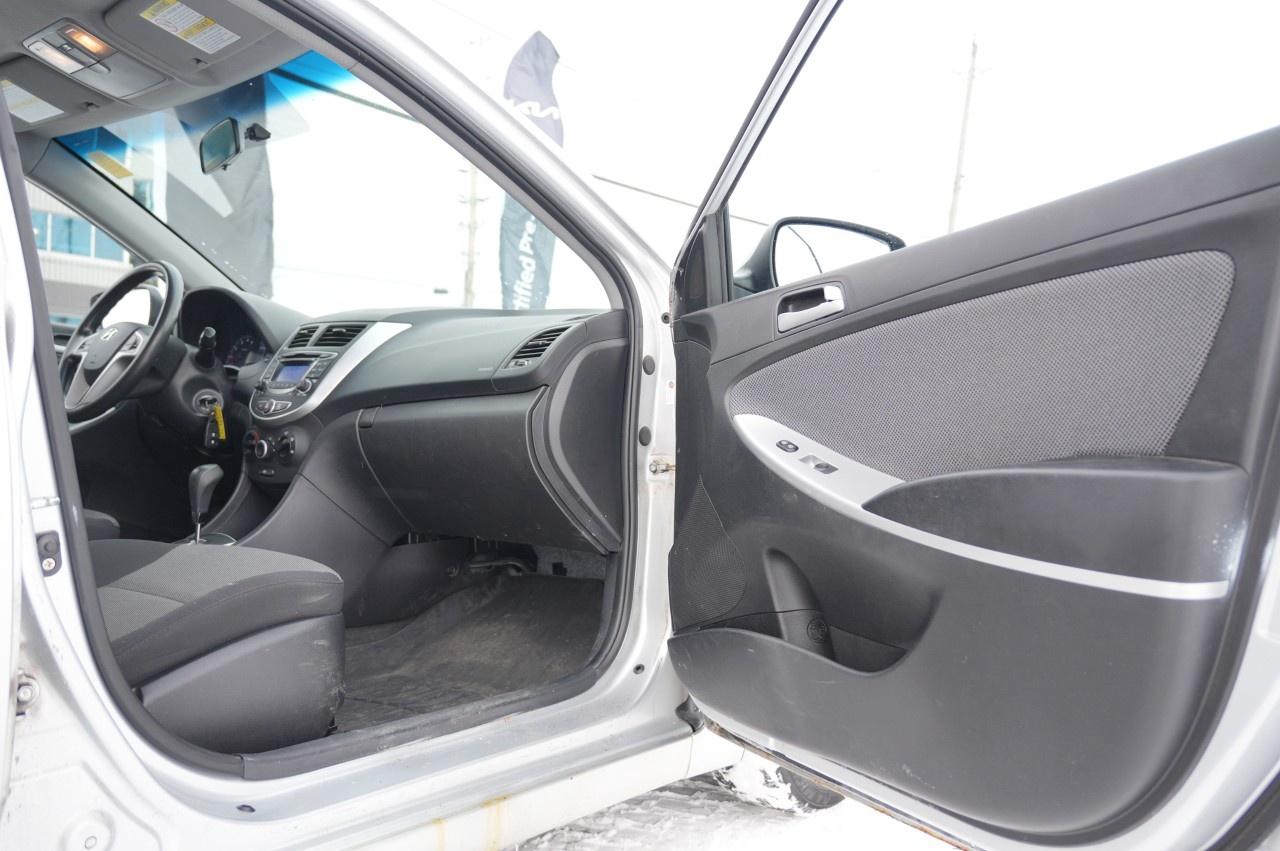 2012 Hyundai Accent 5DR HB AUTO GL Photo