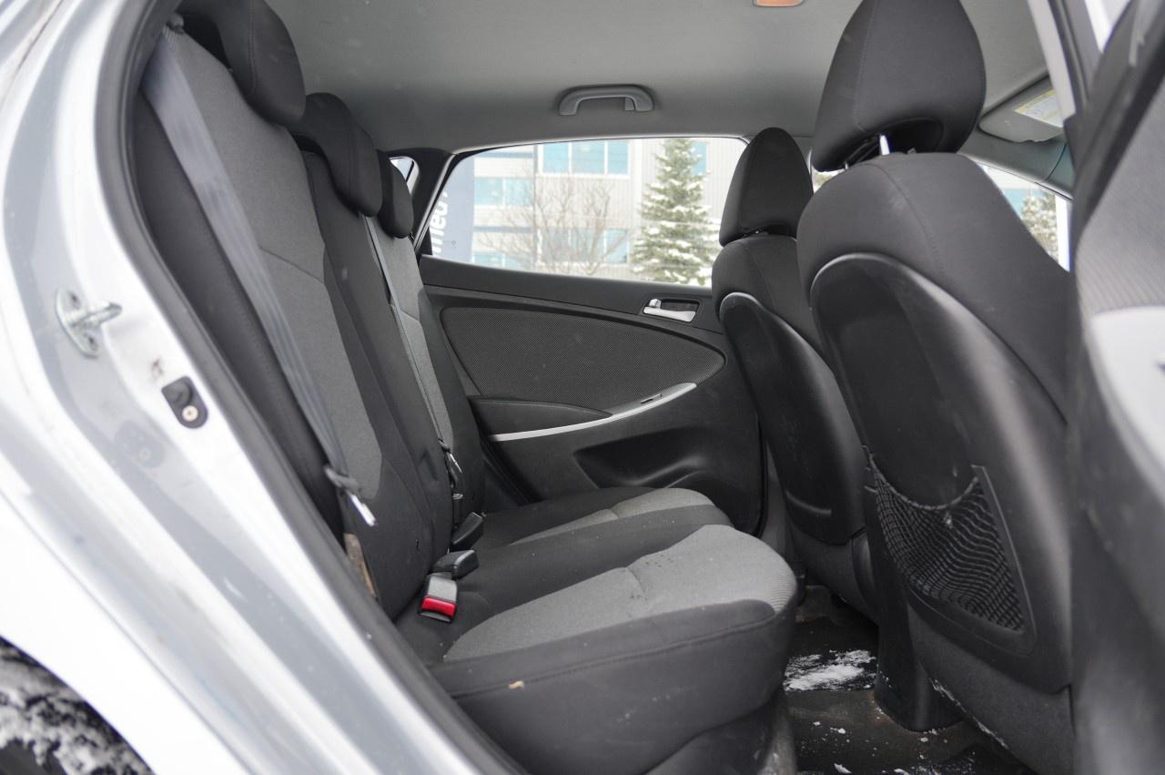 2012 Hyundai Accent 5DR HB AUTO GL Photo