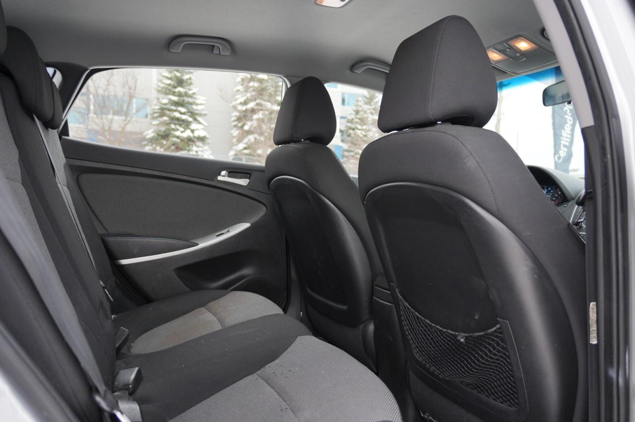 2012 Hyundai Accent 5DR HB AUTO GL Photo