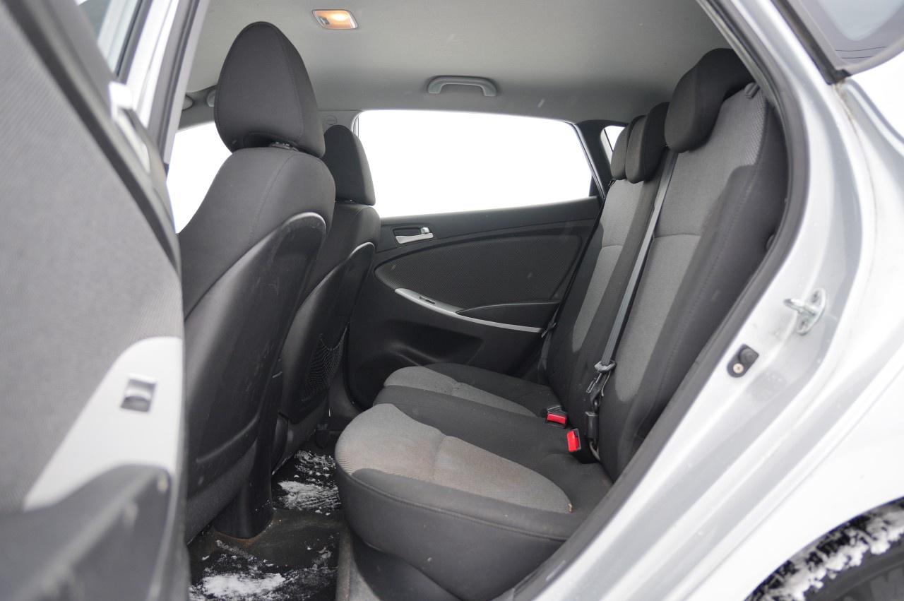 2012 Hyundai Accent 5DR HB AUTO GL Photo