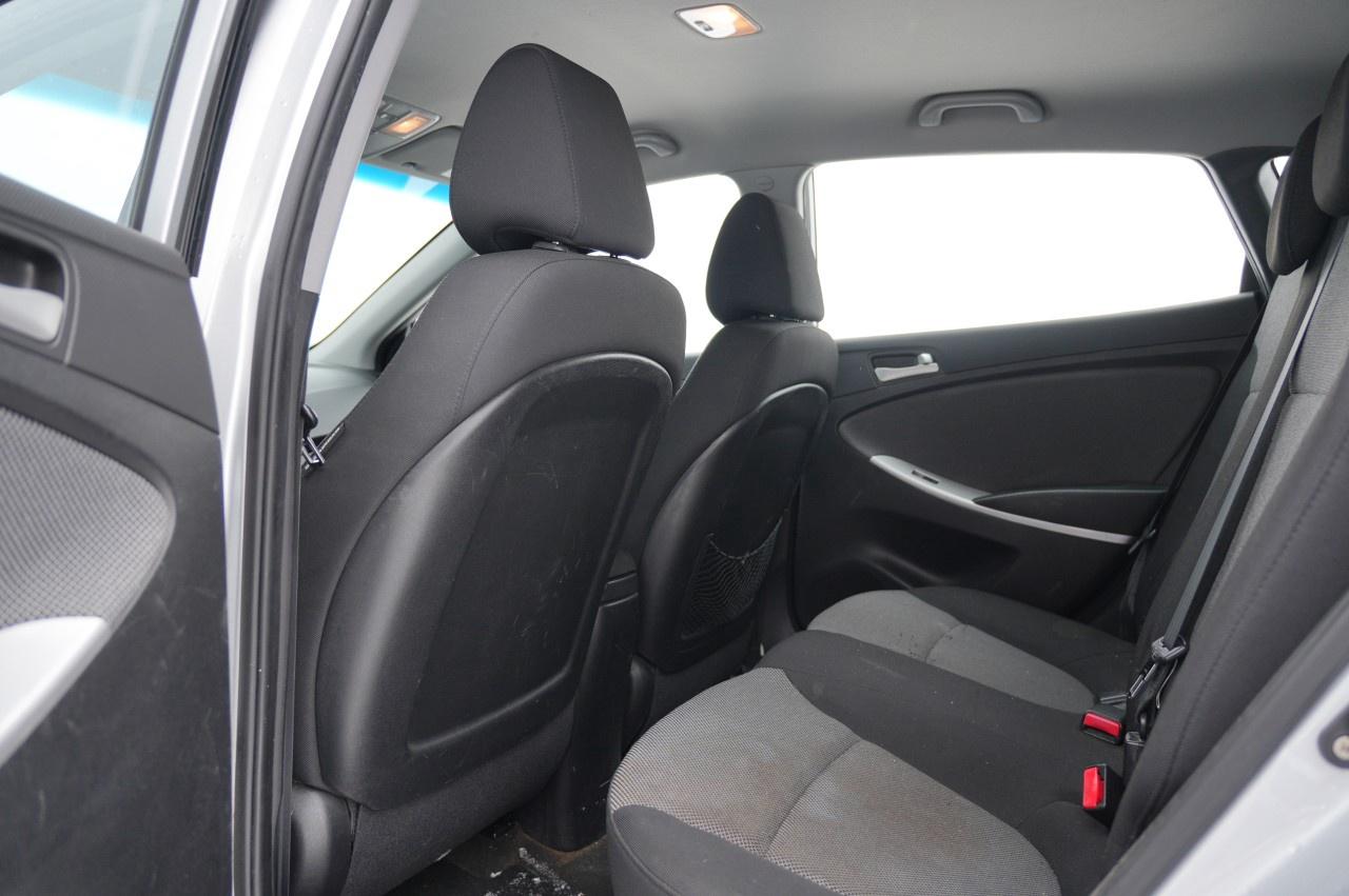 2012 Hyundai Accent 5DR HB AUTO GL Photo