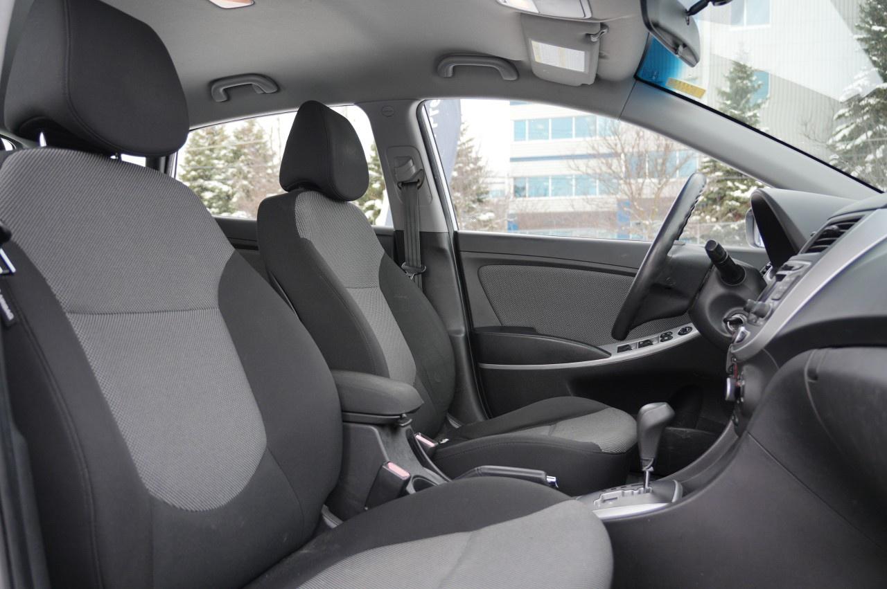 2012 Hyundai Accent 5DR HB AUTO GL Photo