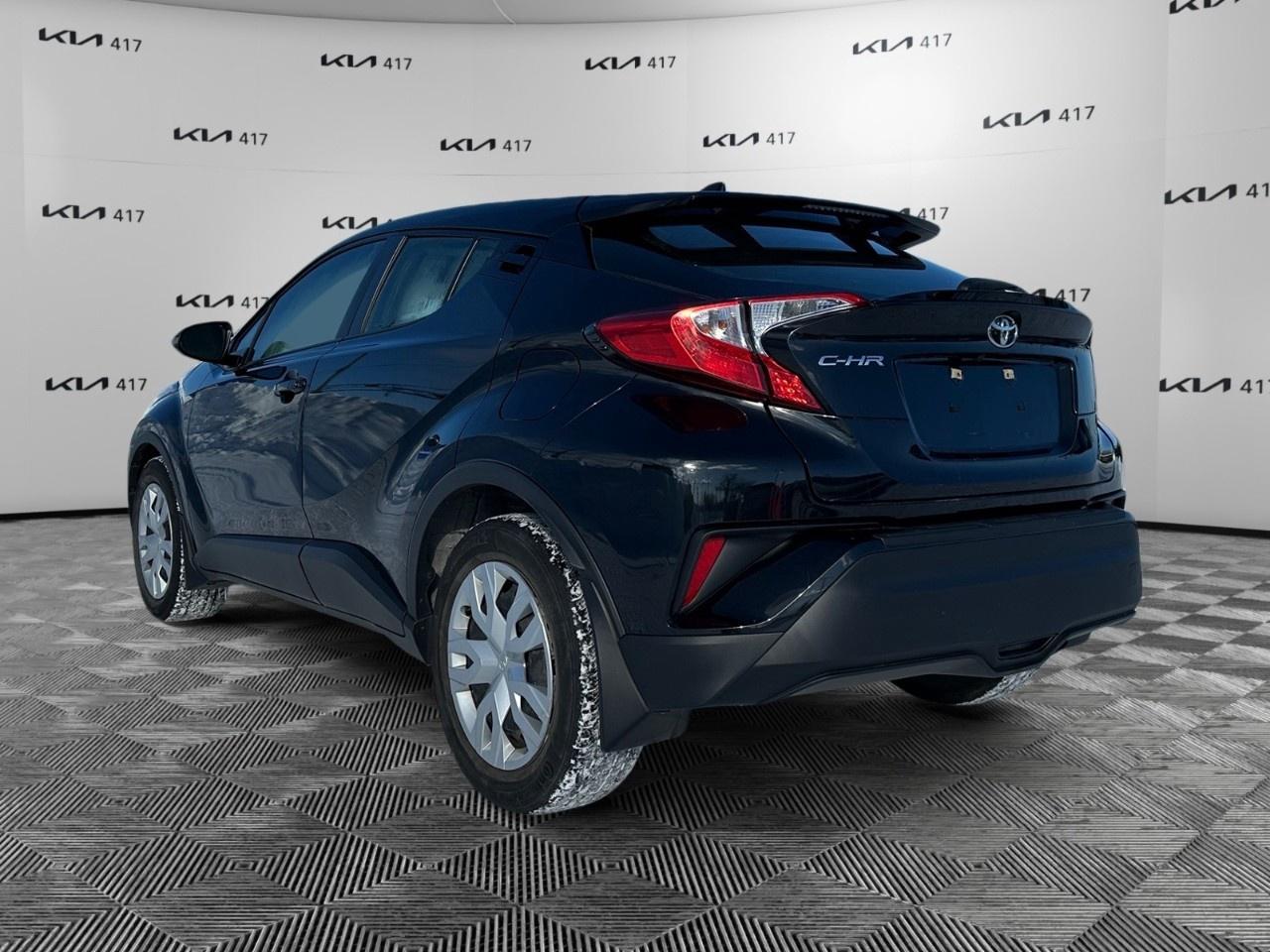 2021 Toyota C-HR LE FWD Photo2