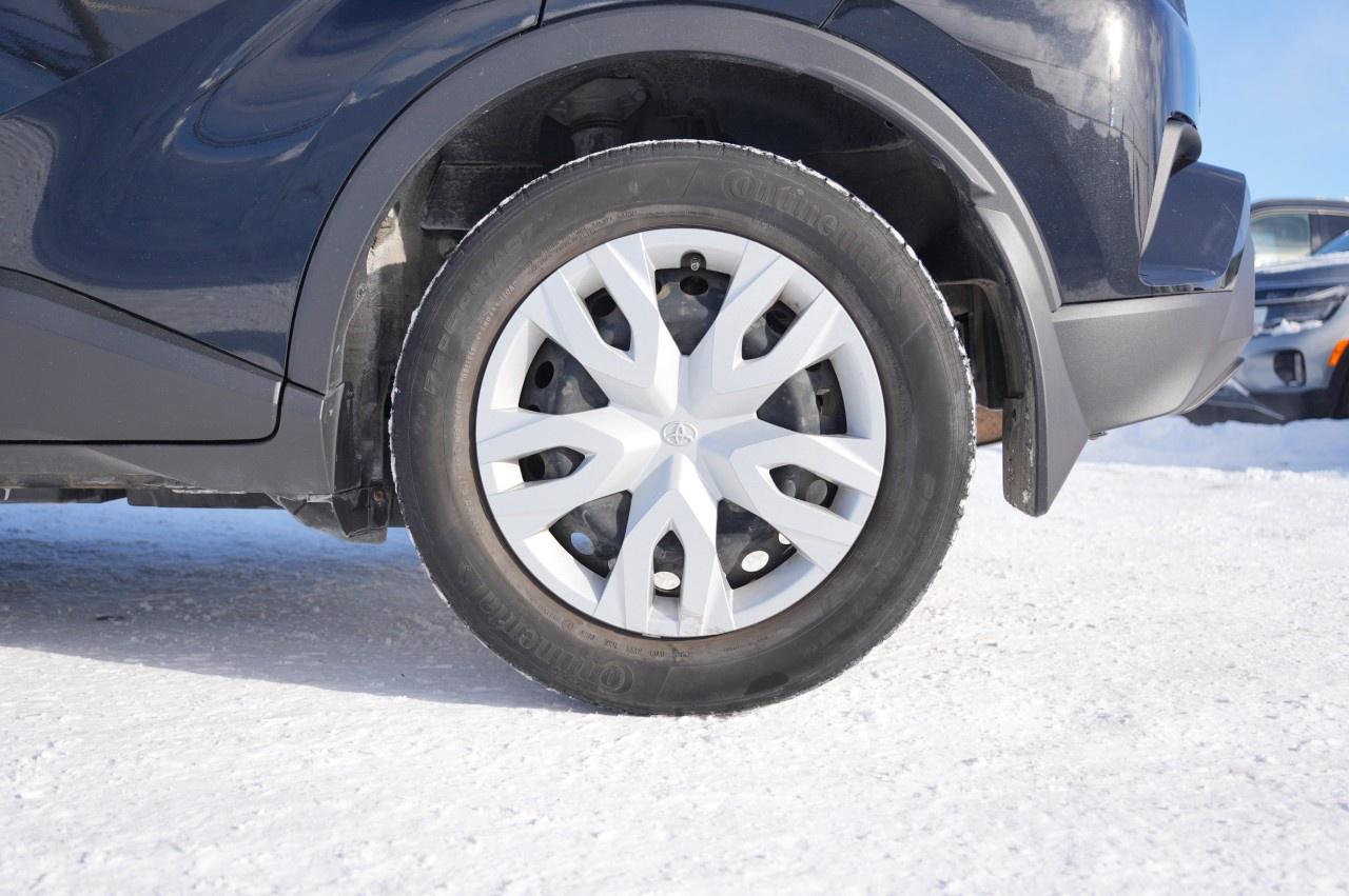 2021 Toyota C-HR LE FWD Photo