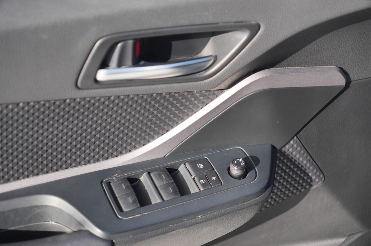 2021 Toyota C-HR LE FWD Photo