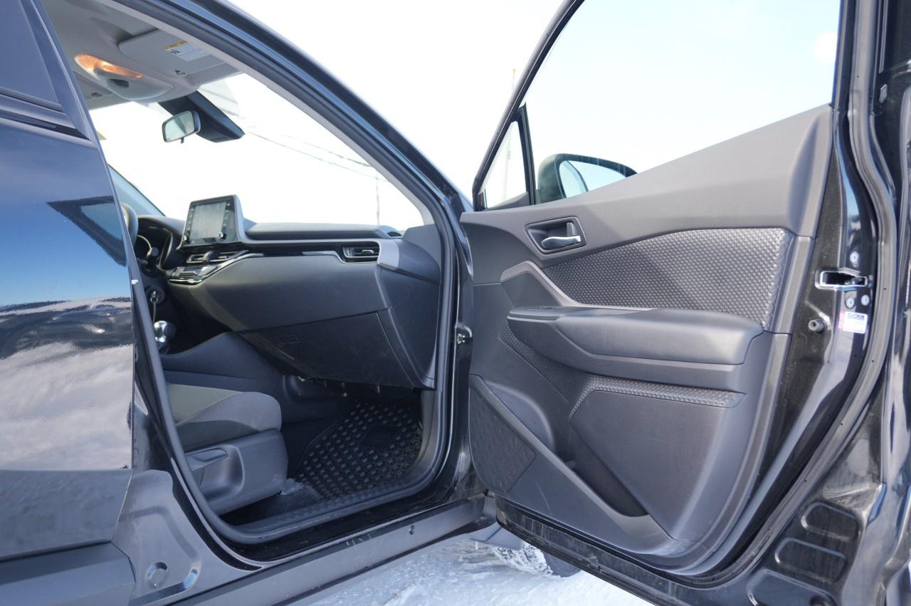 2021 Toyota C-HR LE FWD Photo