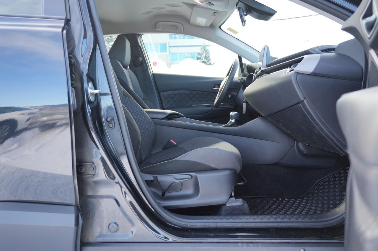 2021 Toyota C-HR LE FWD Photo