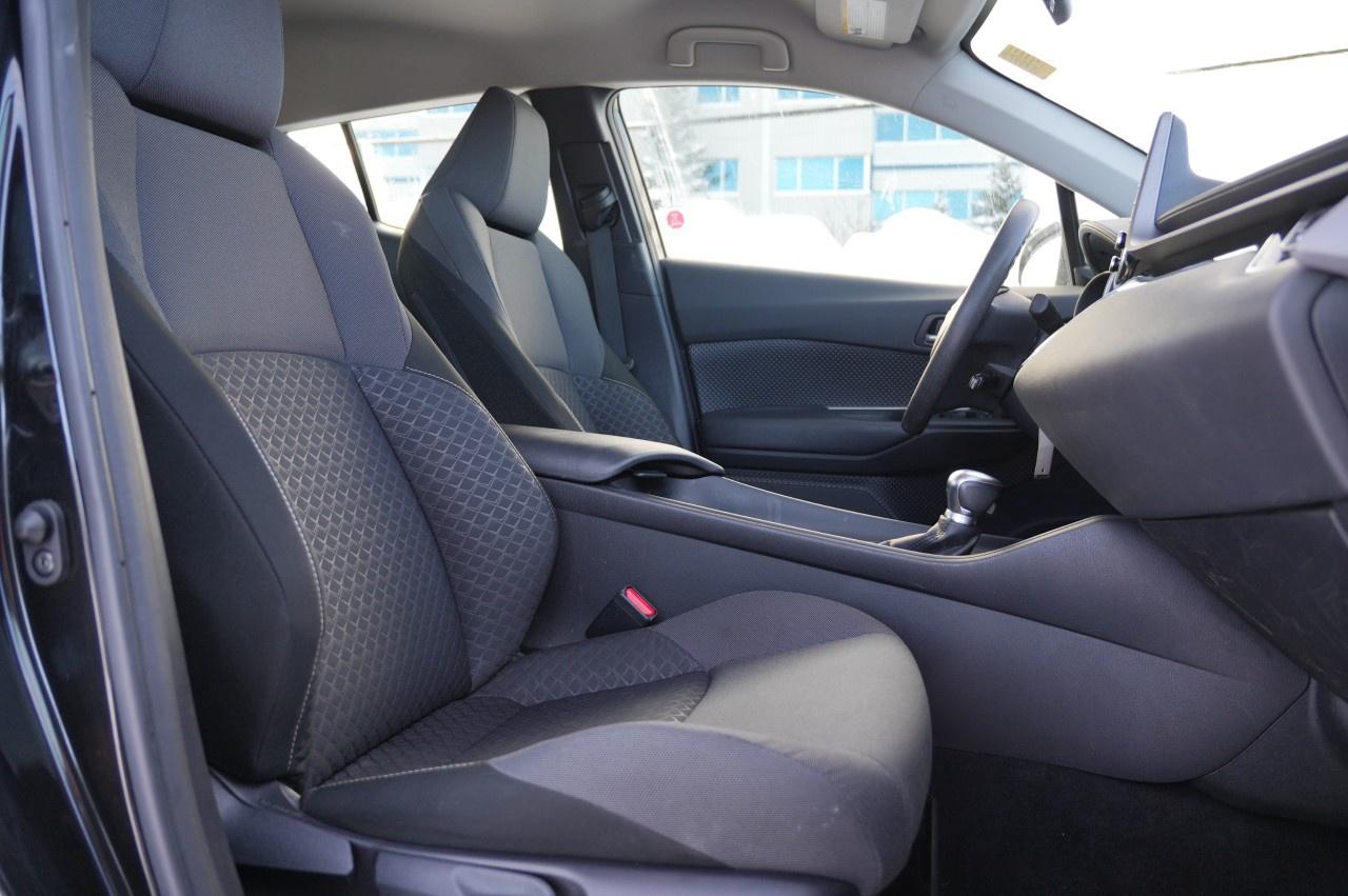 2021 Toyota C-HR LE FWD Photo