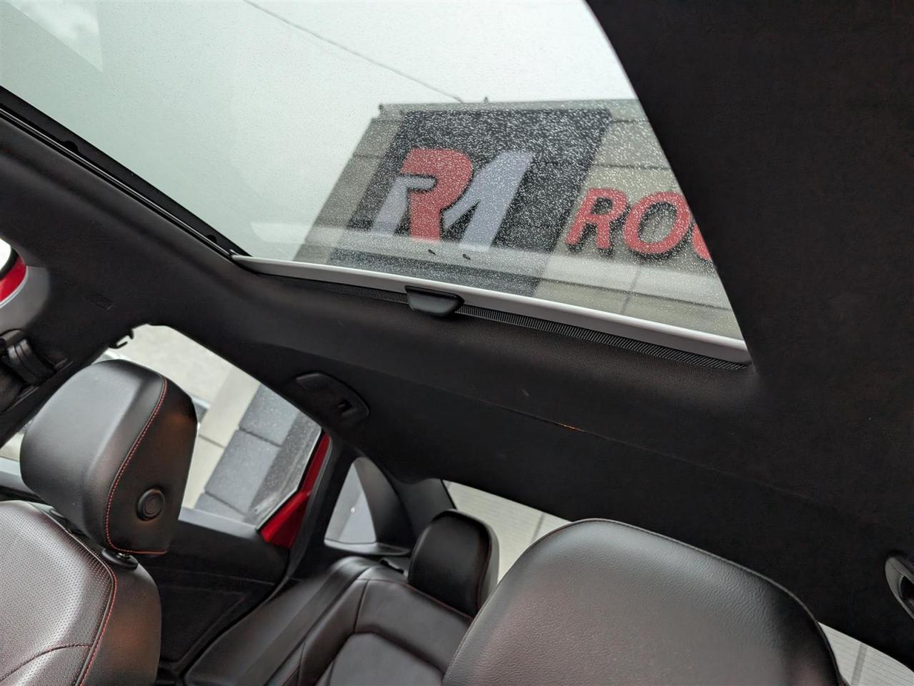 2022 Volkswagen Jetta GLI - SUNROOF - NAVI - LEATHER - TECH FEATS Photo