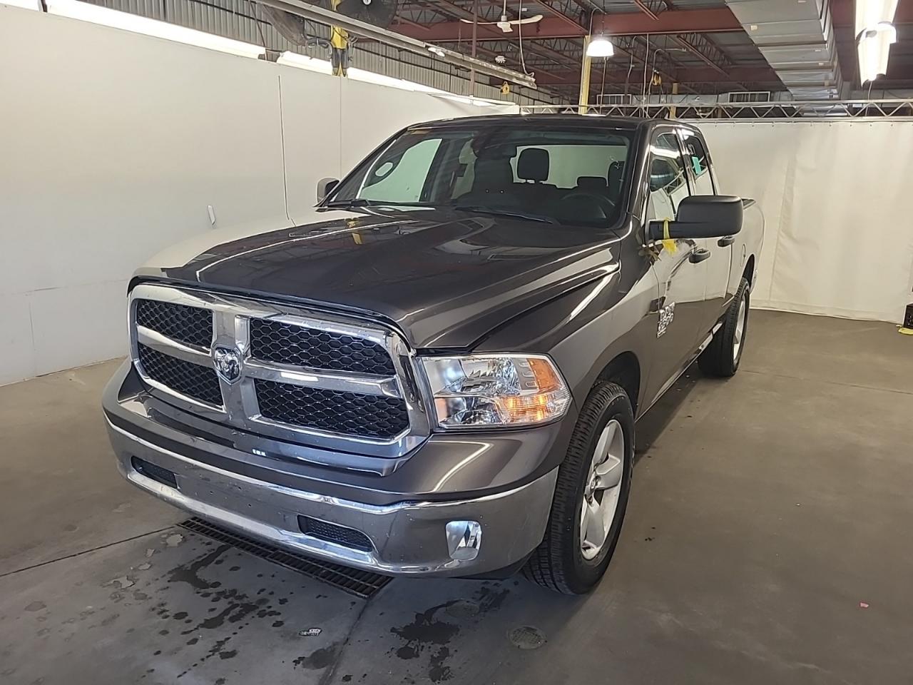 2022 RAM 1500 Classic 4WD | NO ACCIDENTS | SXT PKG | CONV PKG Photo0