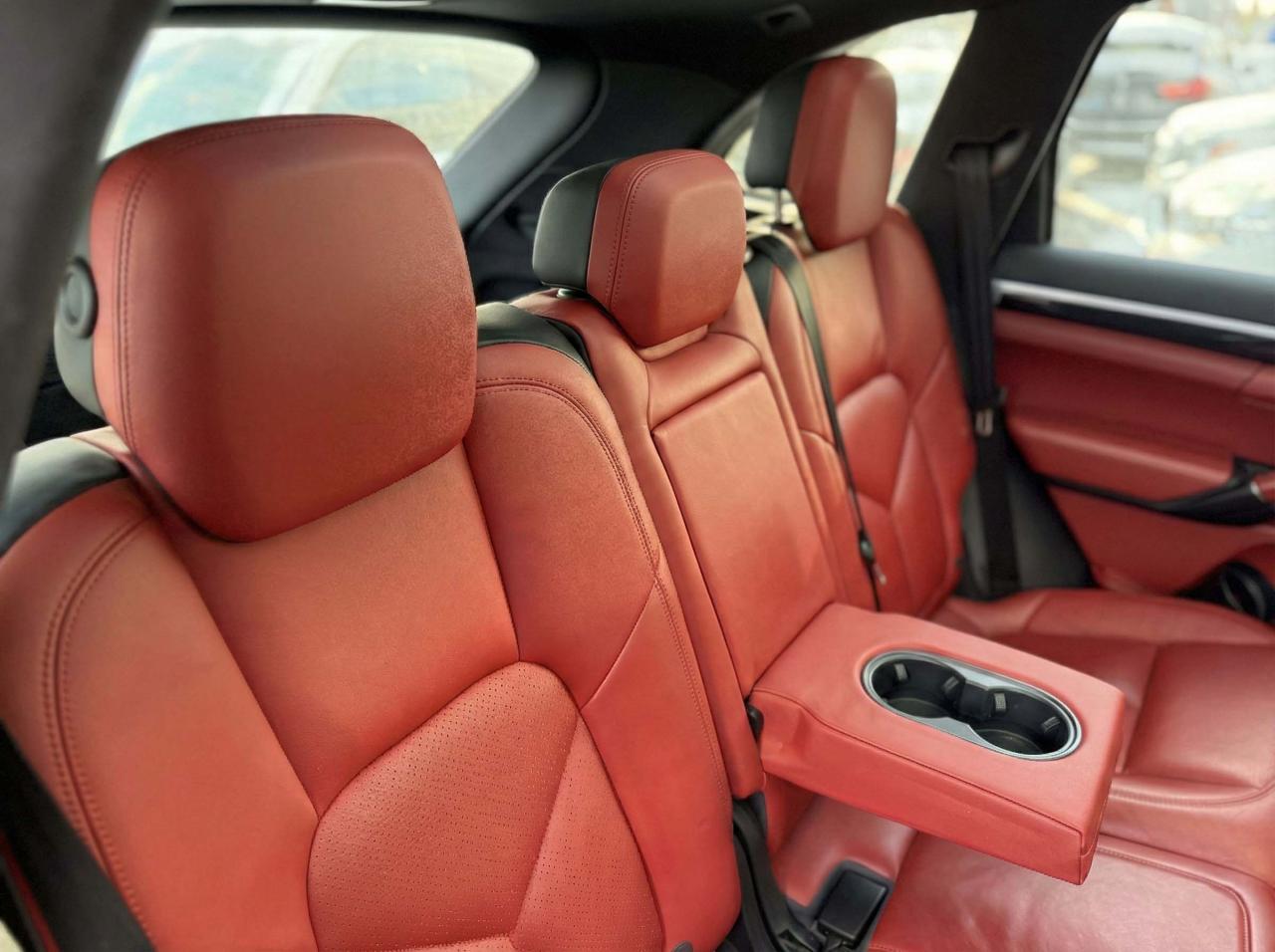 2016 Porsche Cayenne | PREMIUM | BOSE | PANO | RED LEATHER Photo