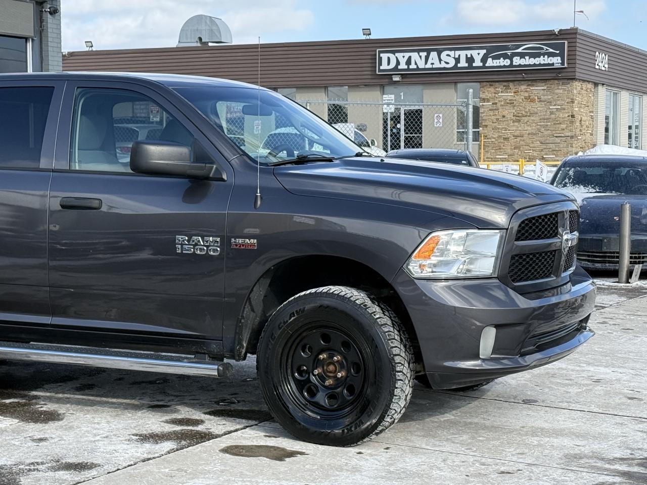 2017 RAM 1500 TRADESMAN | 5.7 V8 | BACK UP CAMERA Photo