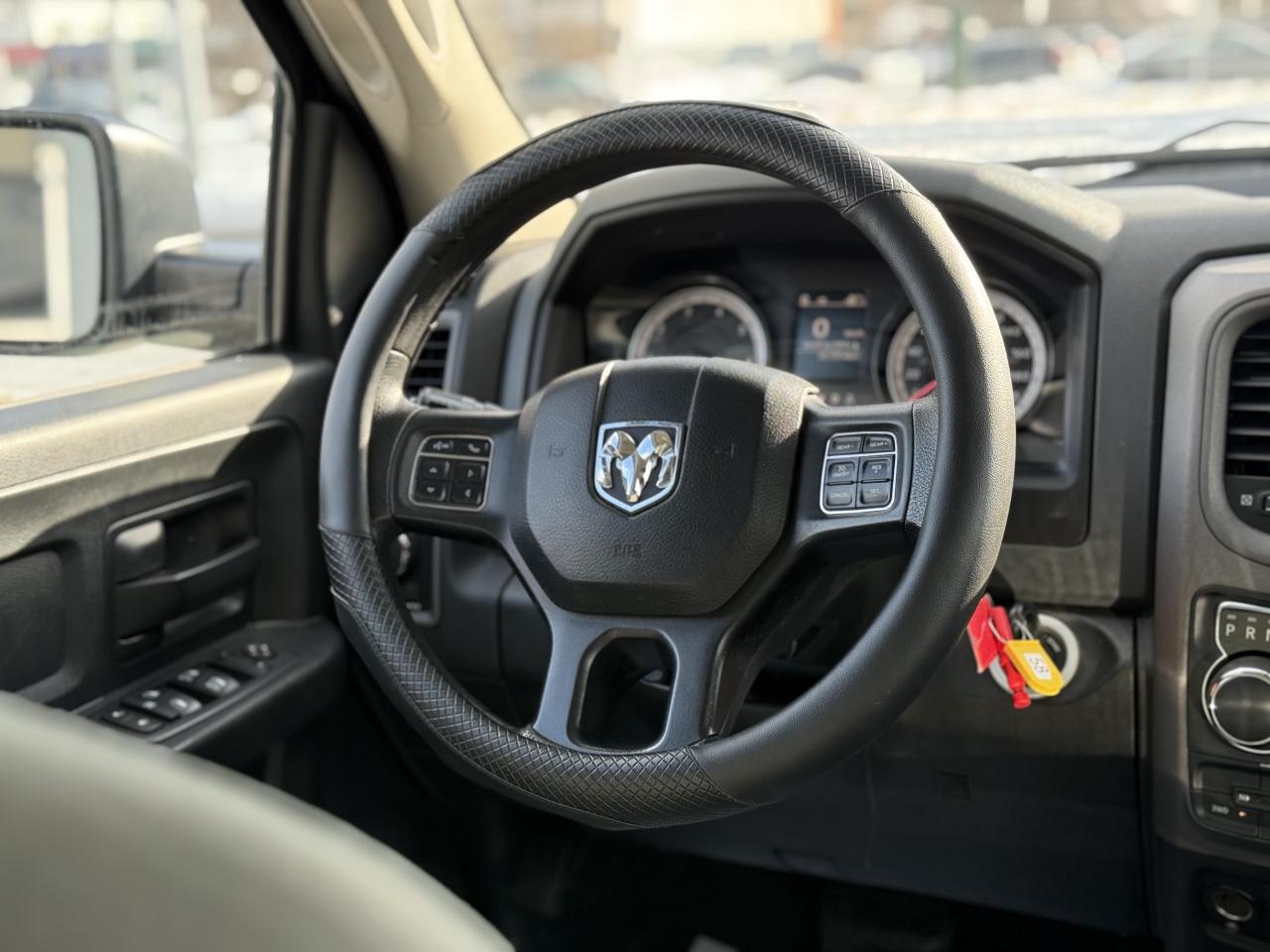 2017 RAM 1500 TRADESMAN | 5.7 V8 | BACK UP CAMERA Photo