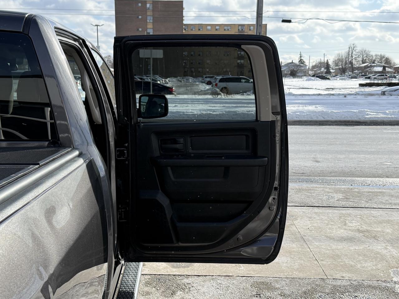 2017 RAM 1500 TRADESMAN | 5.7 V8 | BACK UP CAMERA Photo