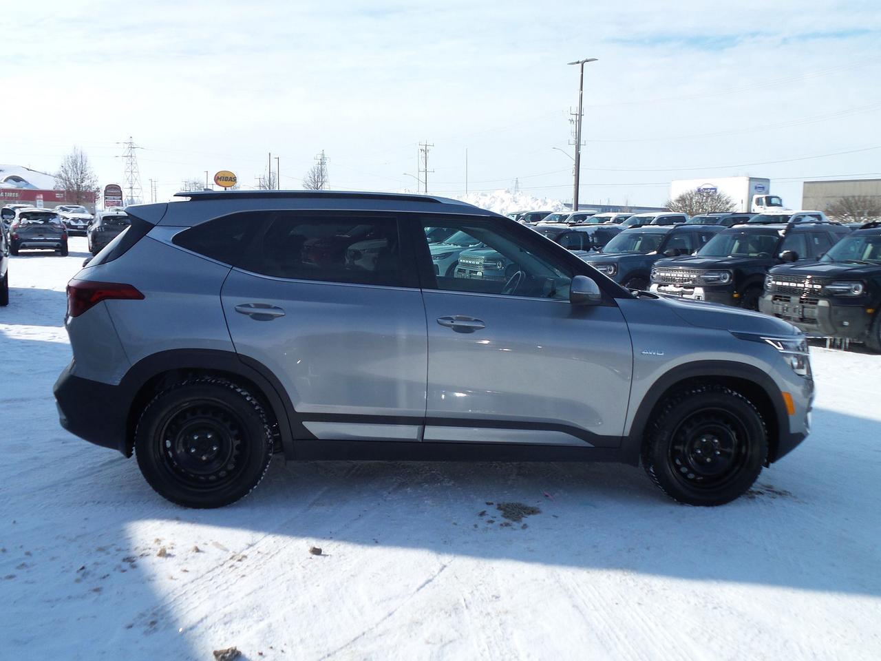 2021 Kia Seltos EX, AWD, LEATHER, MOONROOF, HEATED SEATS AND WHEEL Photo